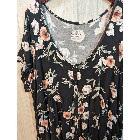 Torrid Black Floral Babydoll Super Soft Ruffle Short Sleeve Tunic 5XL Flowy - Picture 3 of 7